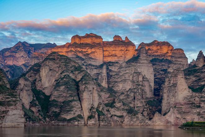 浩瀚体育平台文旅新探黄河岸边探访丝路遗迹——炳灵寺石窟(图7)